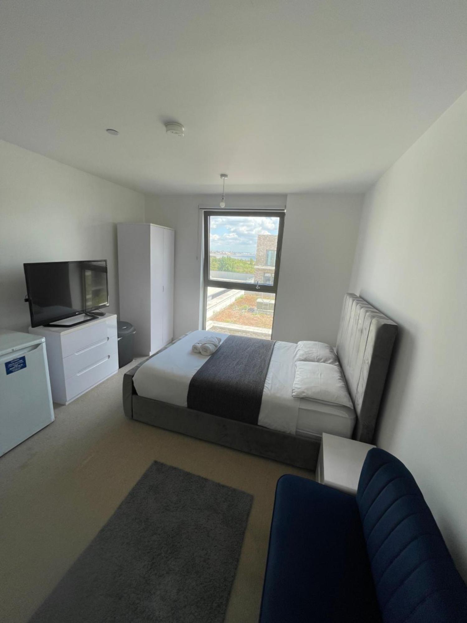 Riverside Rooms And Apartments Londra Dış mekan fotoğraf